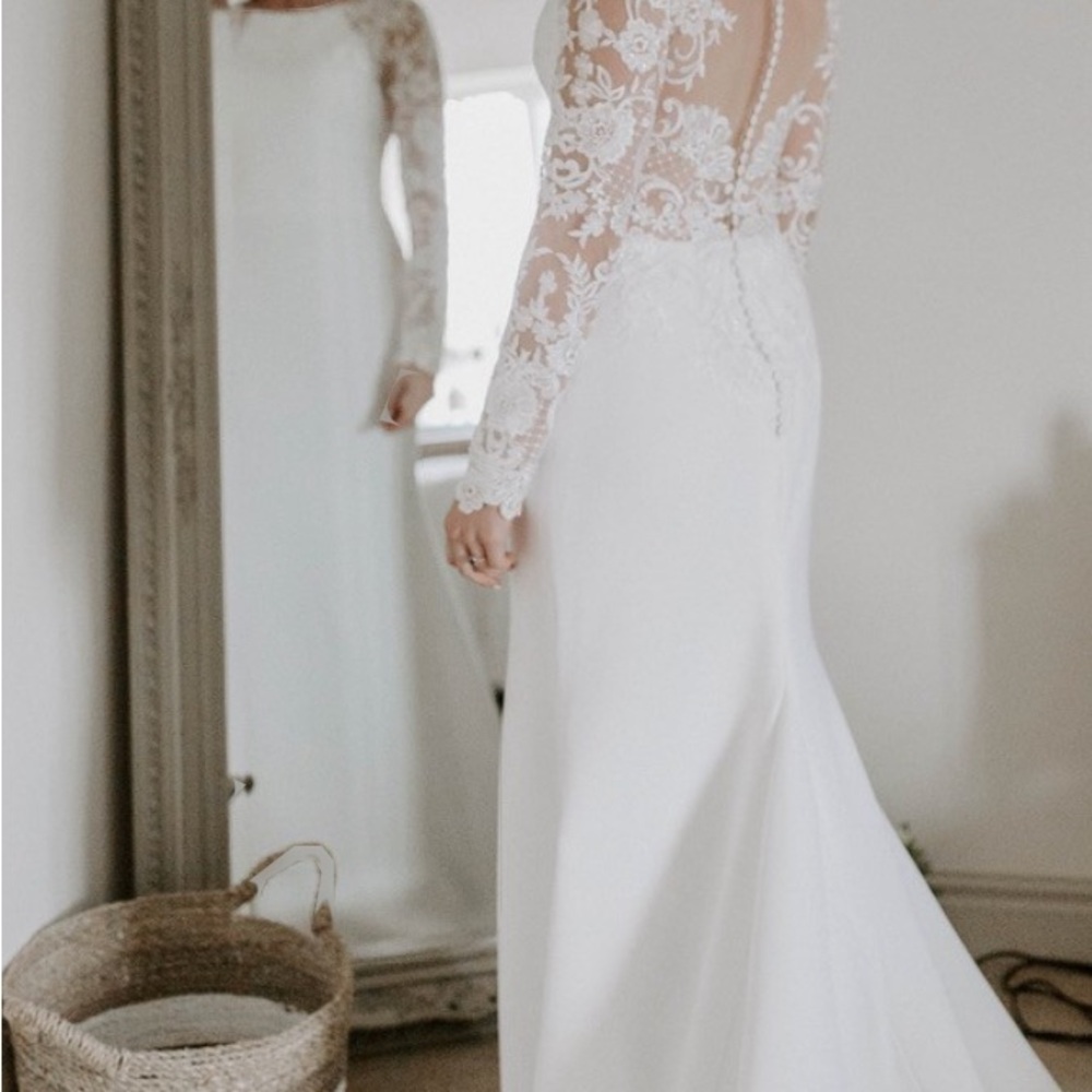 Lightweight, crêpe, long sleeve lace wedding gown ivory - Picture 5 of 15